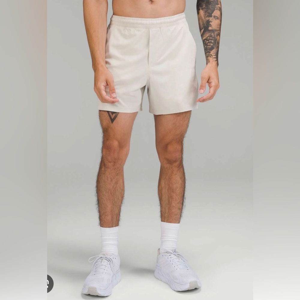 Lululemon Men’s “Pace Breaker” Short 5” Inseam w/ Liner (M) *SOLD OUT AT. LULU*